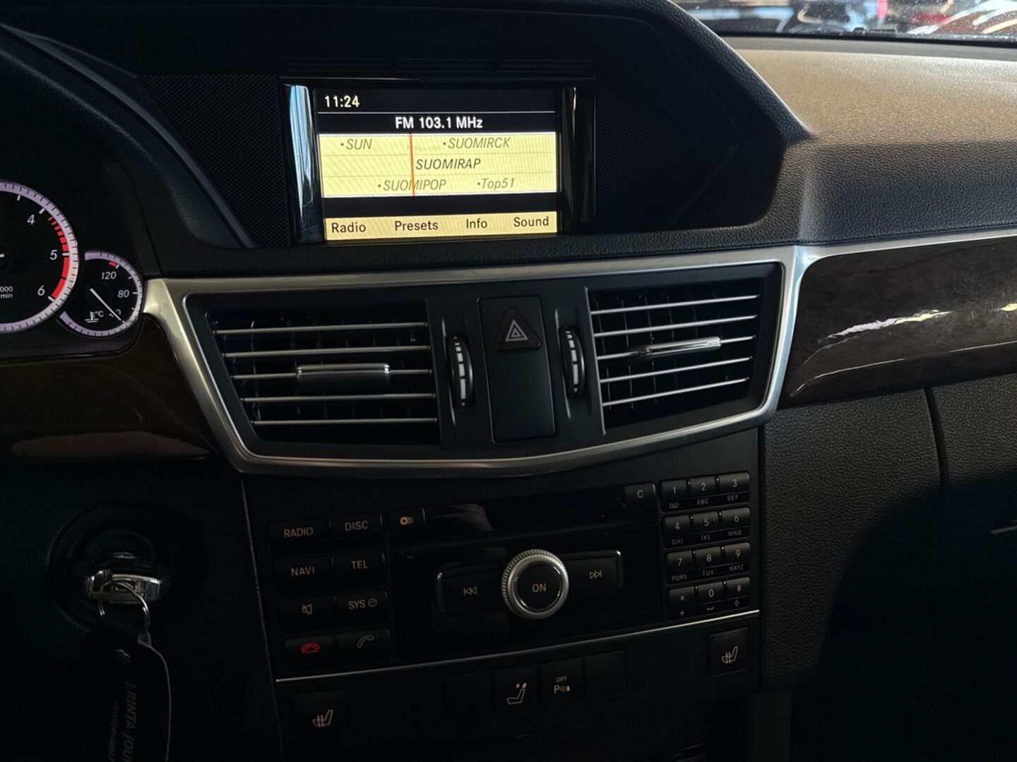 MERCEDES-BENZ E 2010