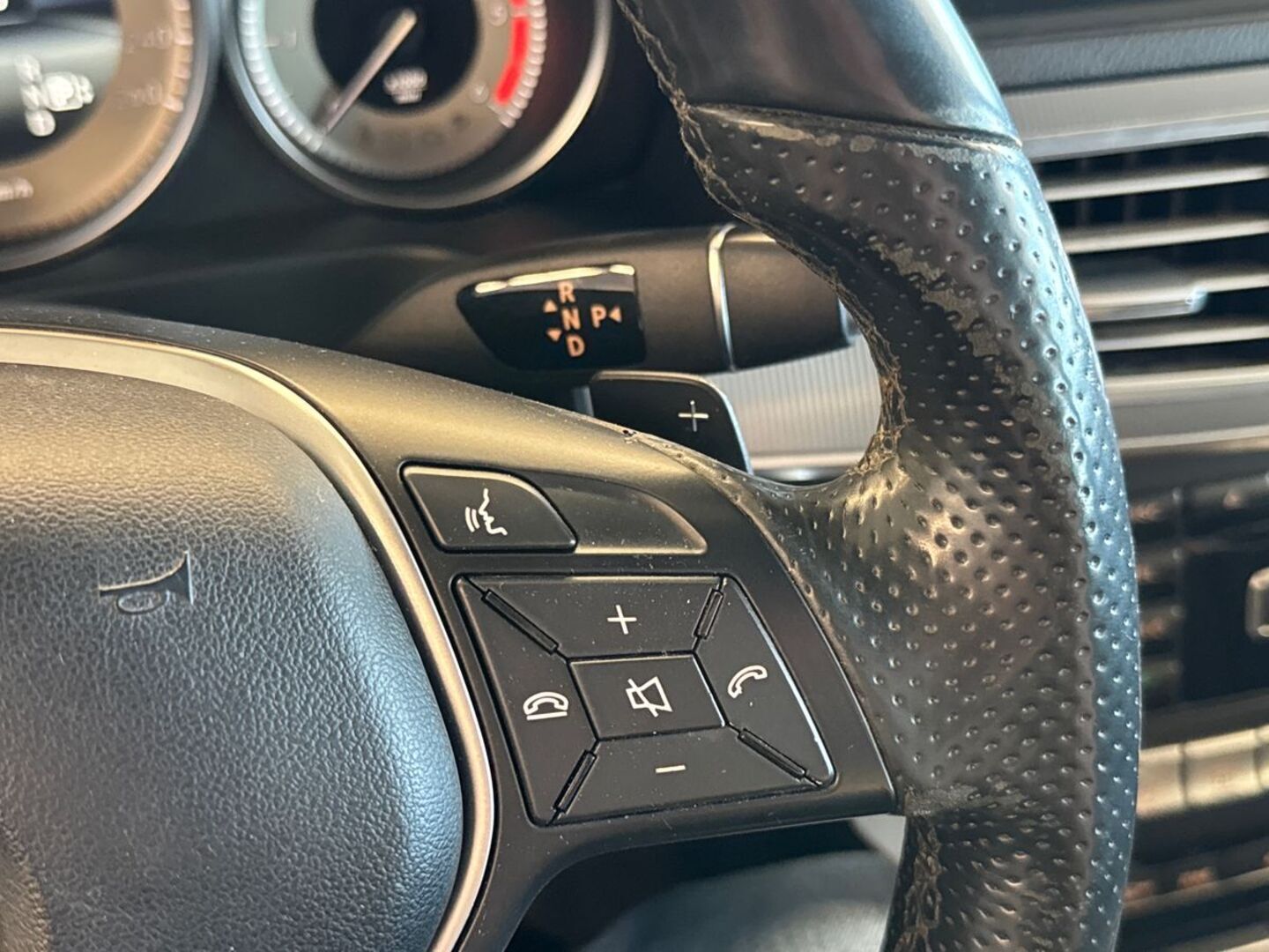 MERCEDES-BENZ E 2015