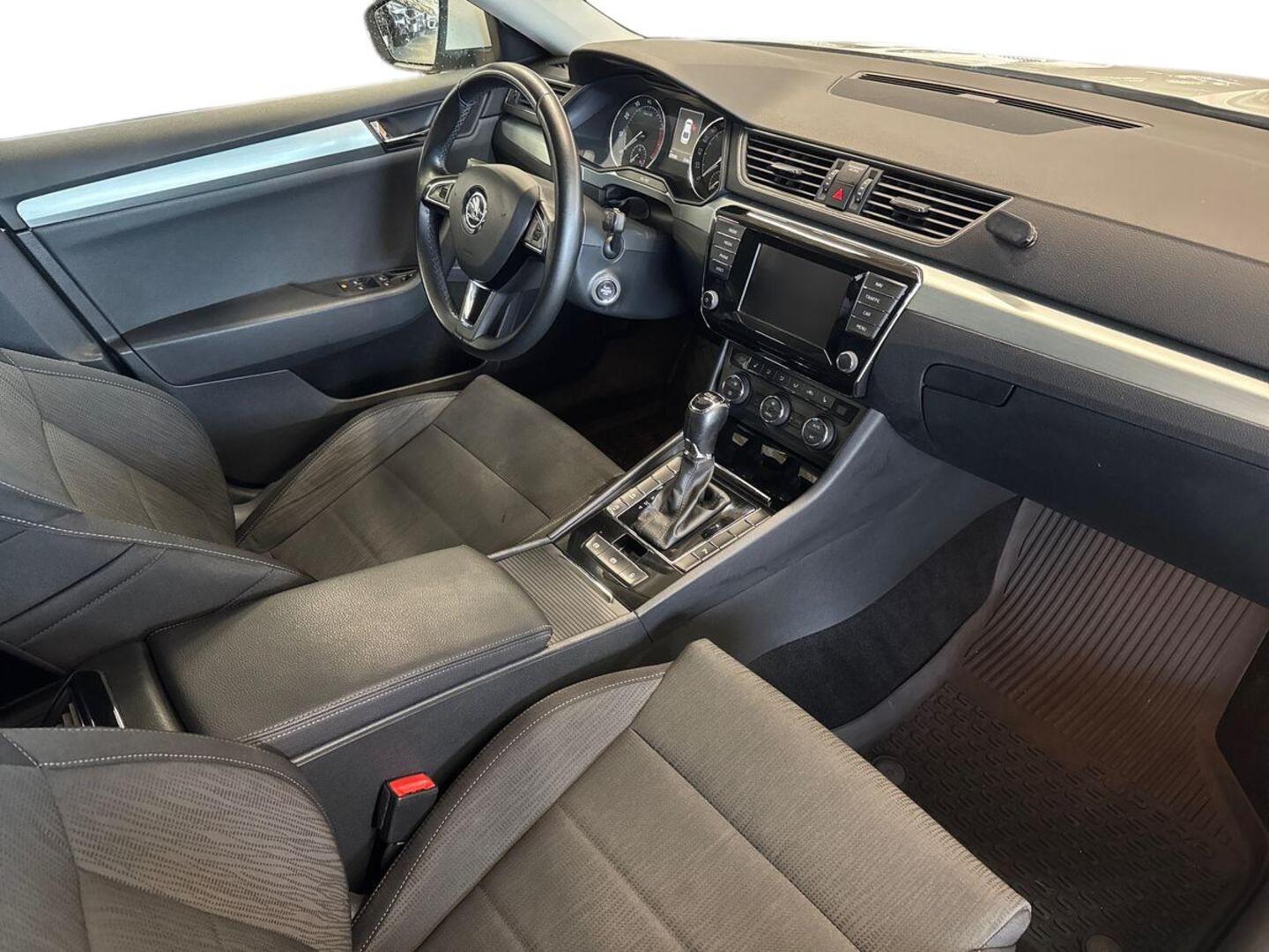 SKODA Superb 2016