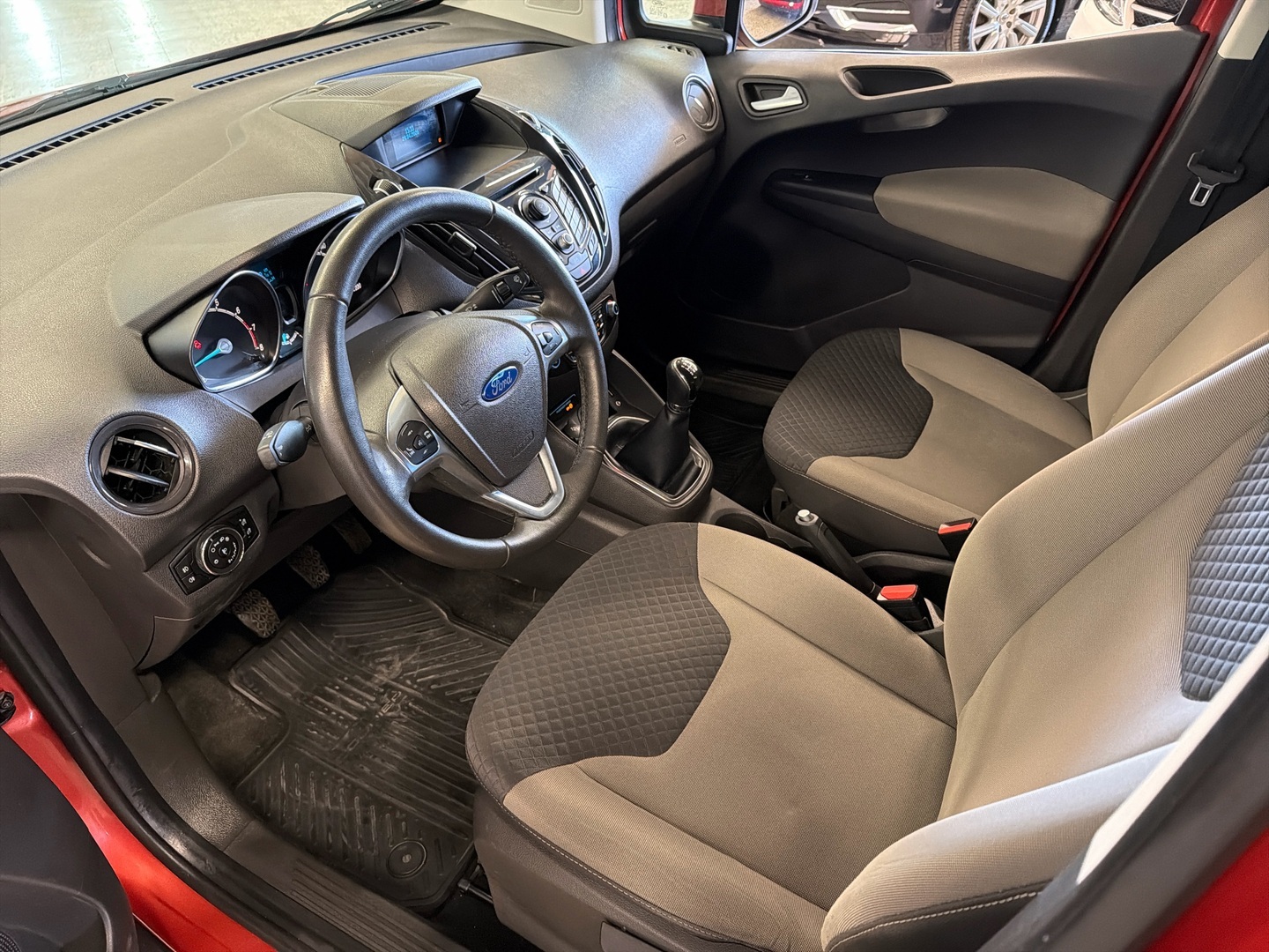 FORD Tourneo Courier 2017