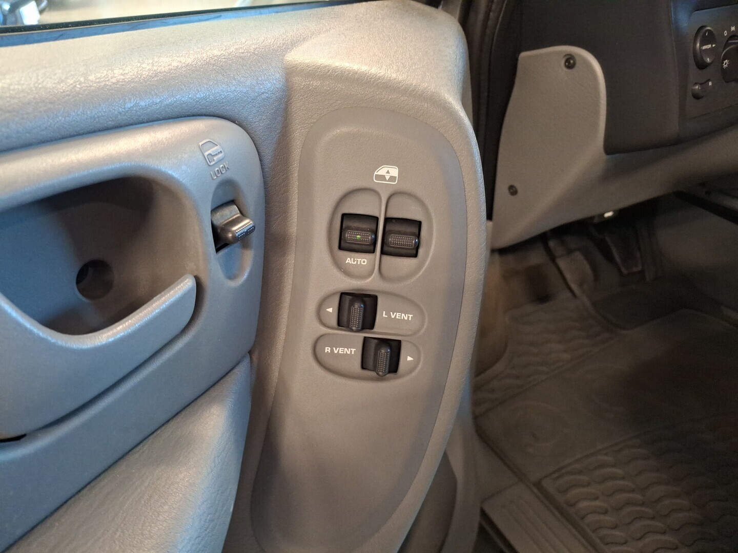 CHRYSLER Voyager 2005