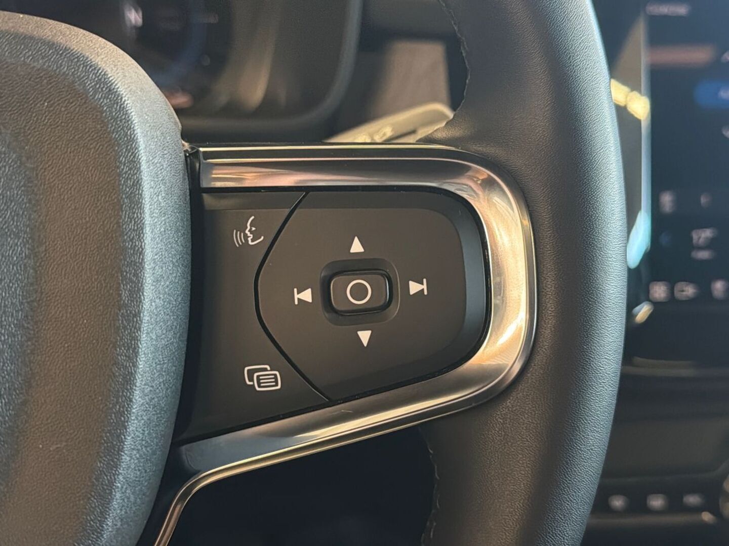 VOLVO C40 2023
