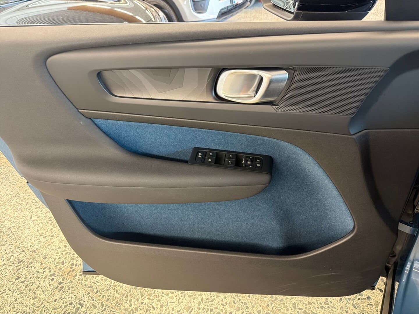 VOLVO C40 2023