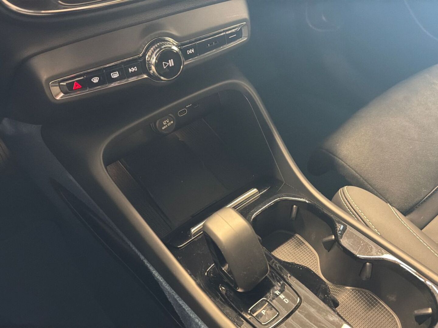VOLVO C40 2023