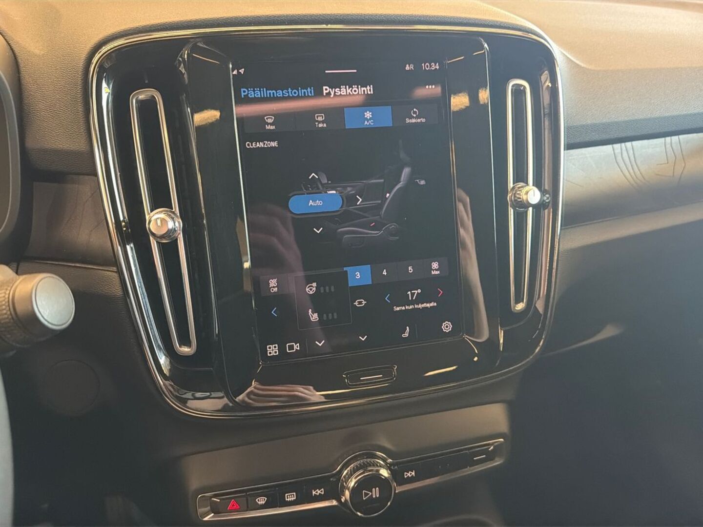 VOLVO C40 2023