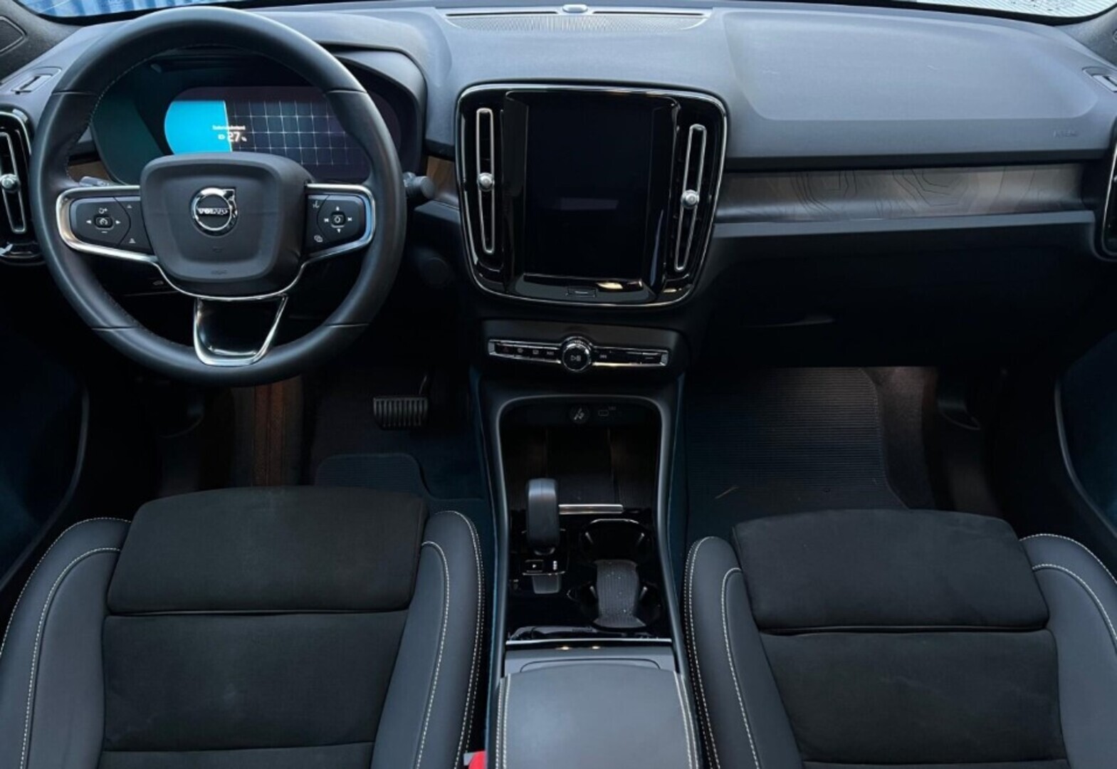 VOLVO C40 2023