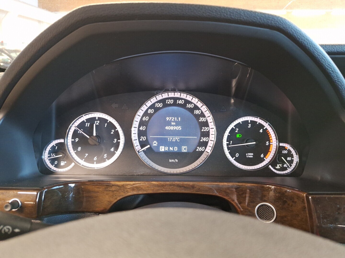 MERCEDES-BENZ E 2010