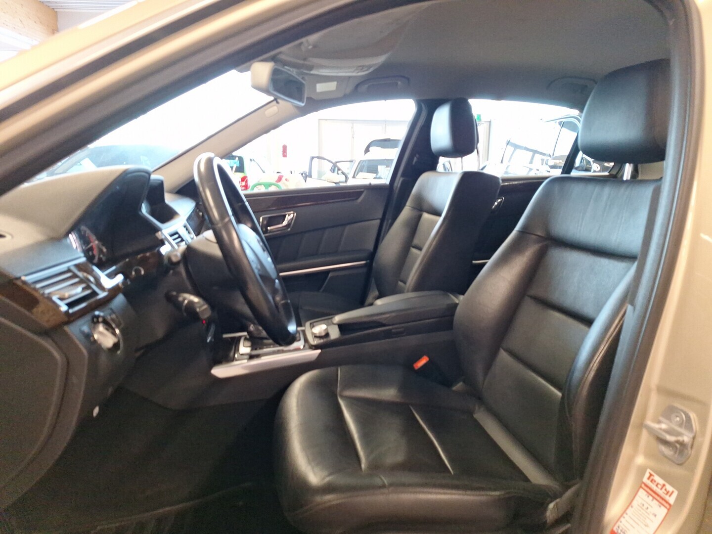 MERCEDES-BENZ E 2010