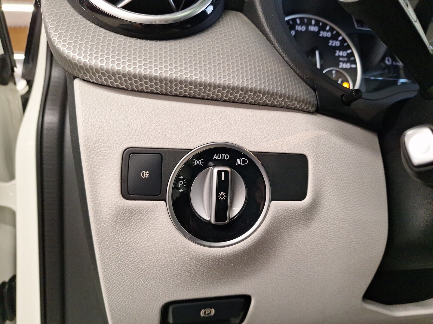 MERCEDES-BENZ B 2012