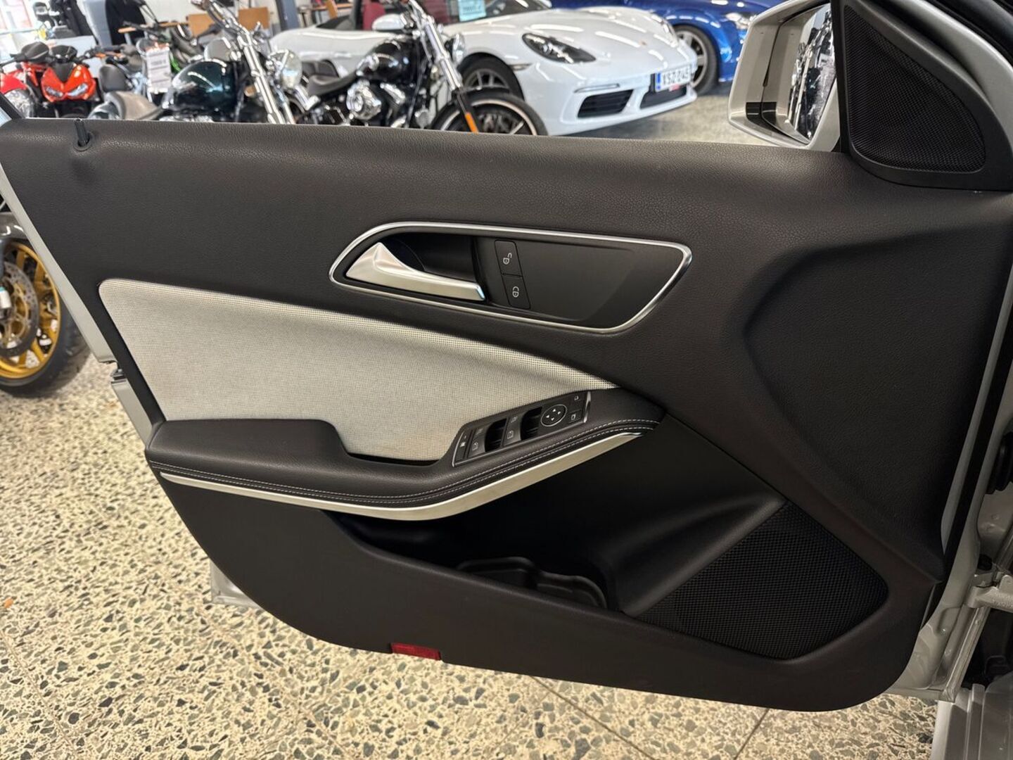 MERCEDES-BENZ A 2013