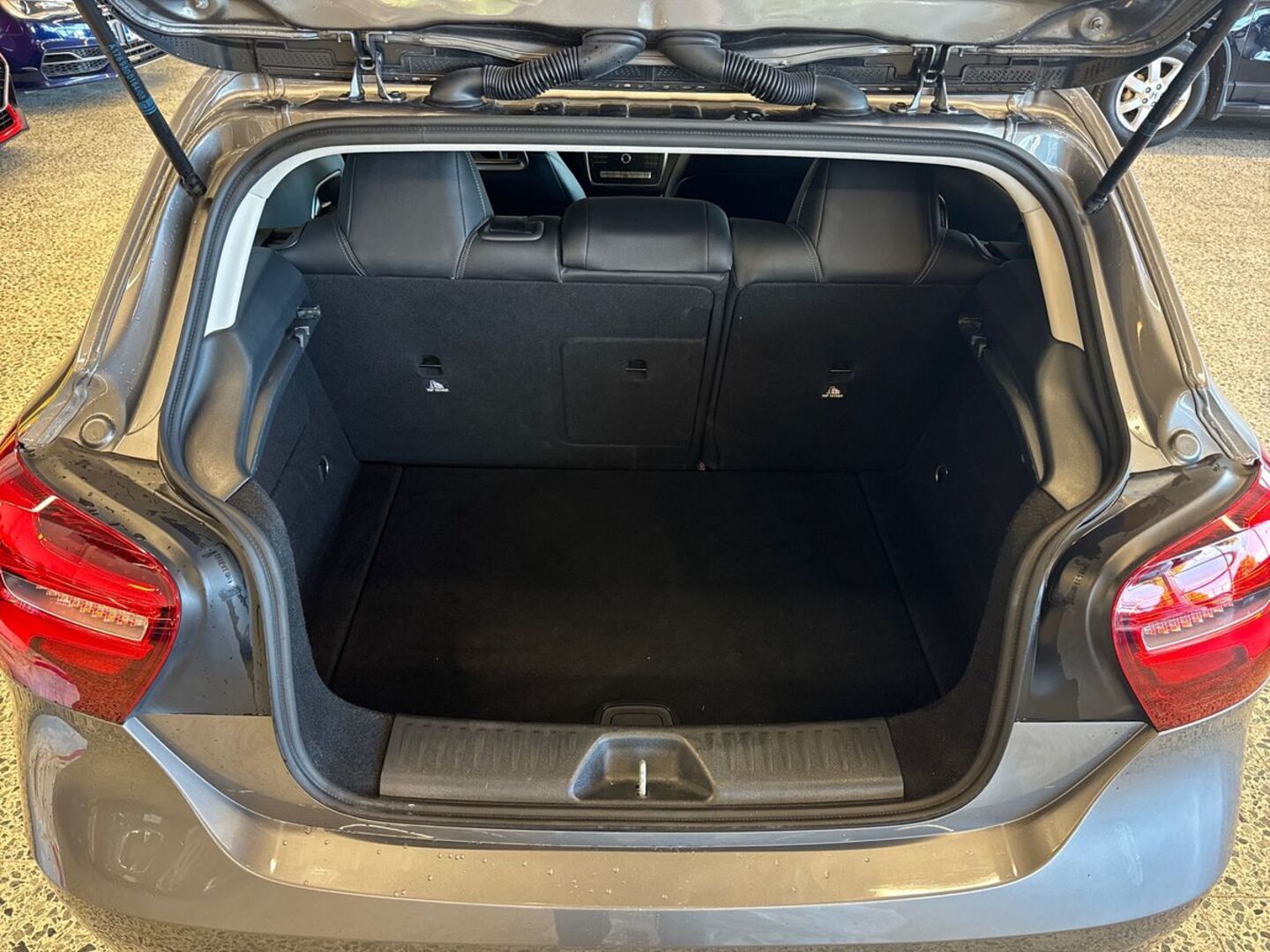 MERCEDES-BENZ A 2017