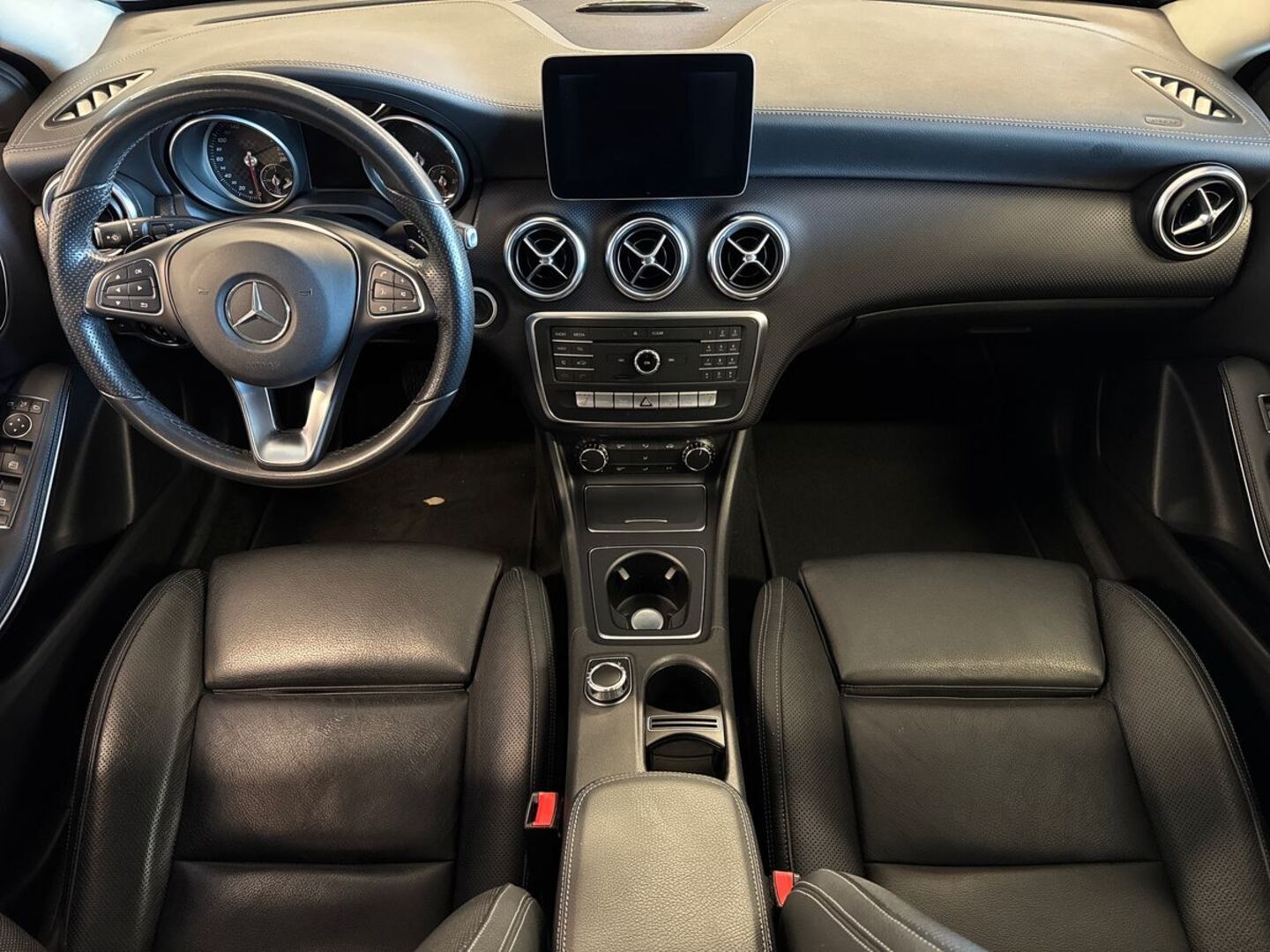 MERCEDES-BENZ A 2017