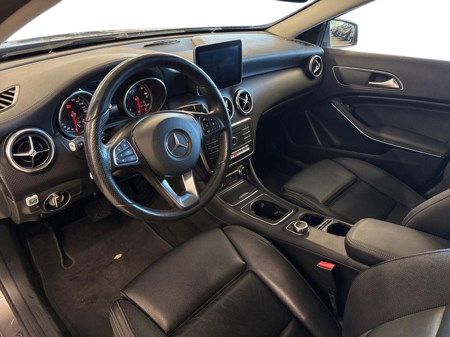 MERCEDES-BENZ A 2017