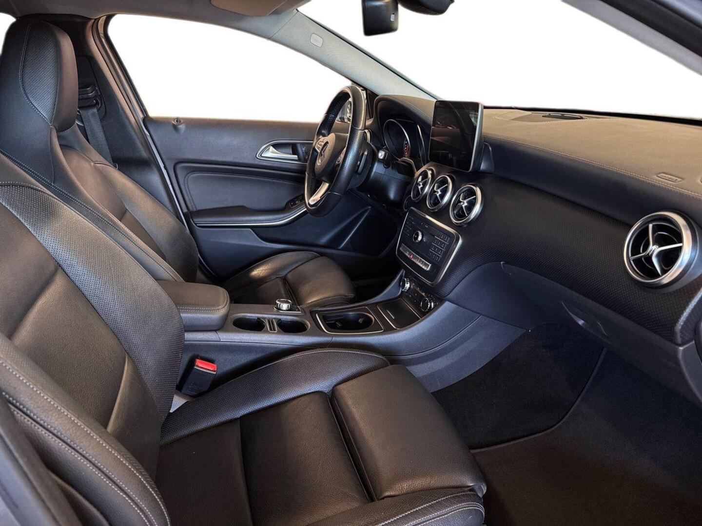 MERCEDES-BENZ A 2017