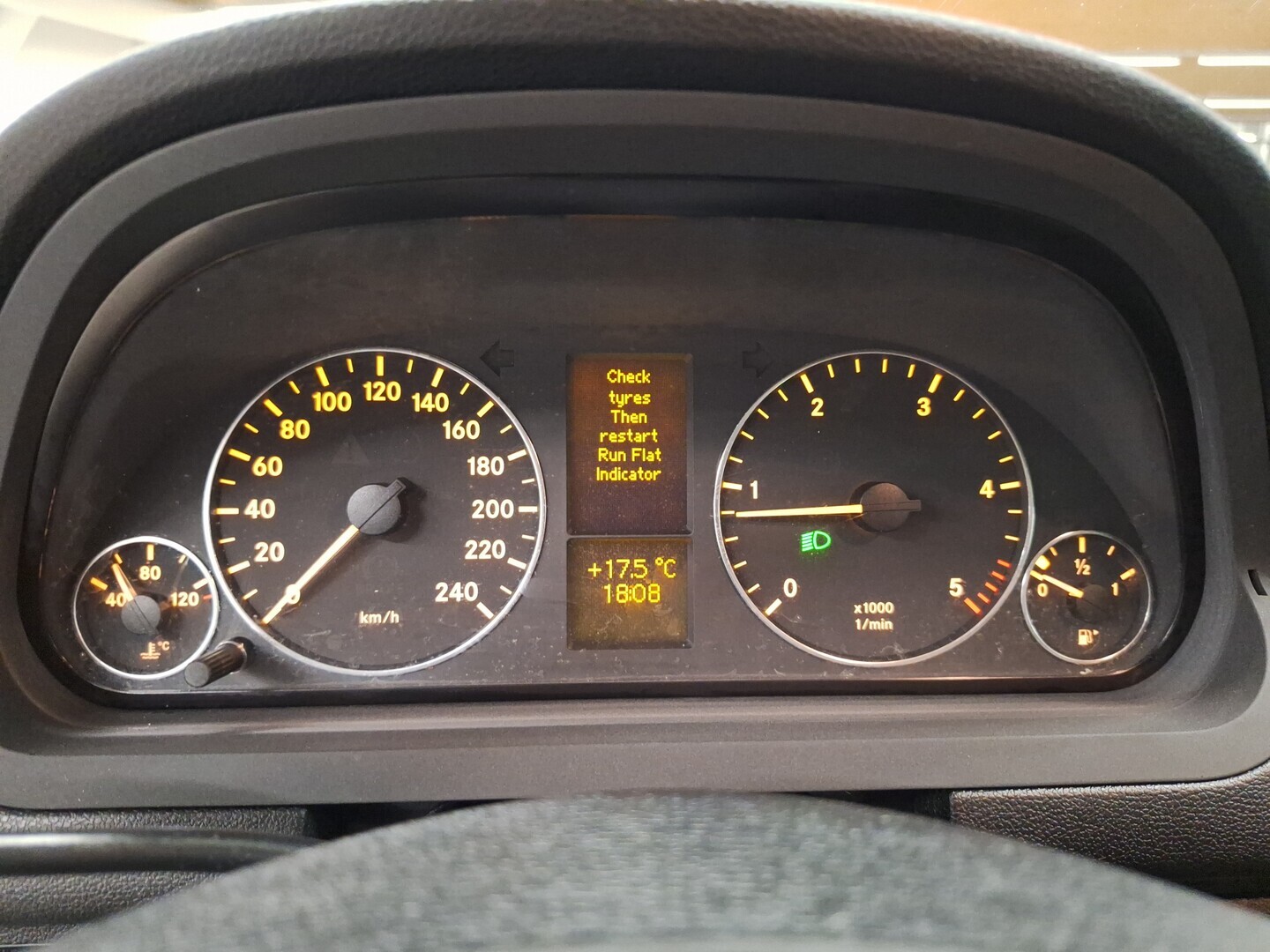 MERCEDES-BENZ A 2010