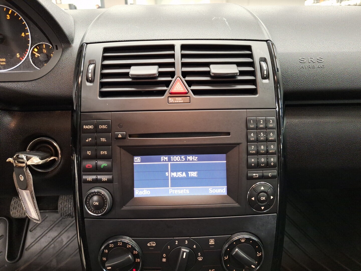 MERCEDES-BENZ A 2010