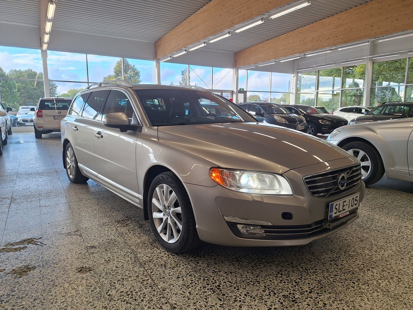 VOLVO V70 2014