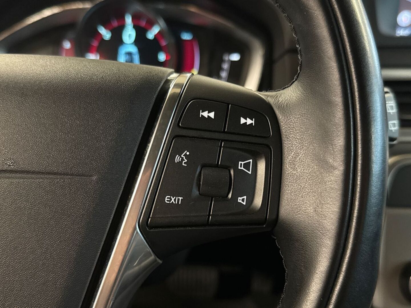 VOLVO V70 18
