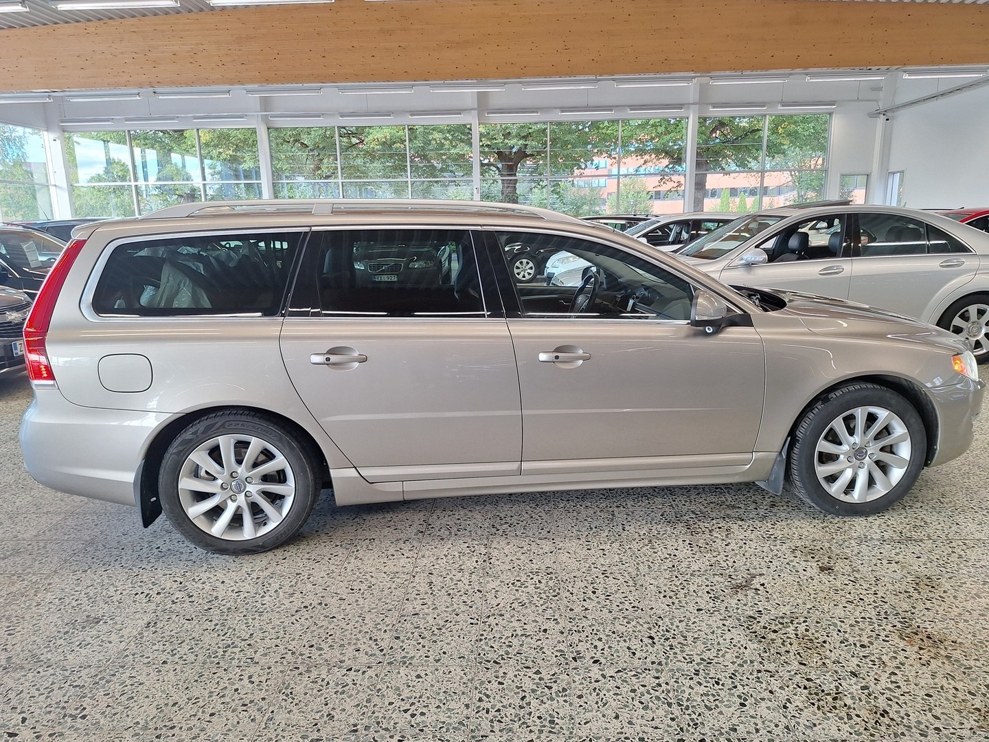 VOLVO V70 2014