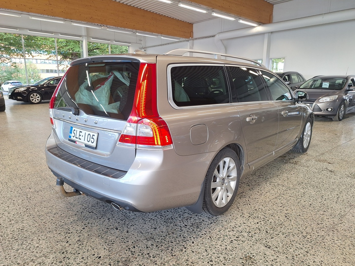 VOLVO V70 2014