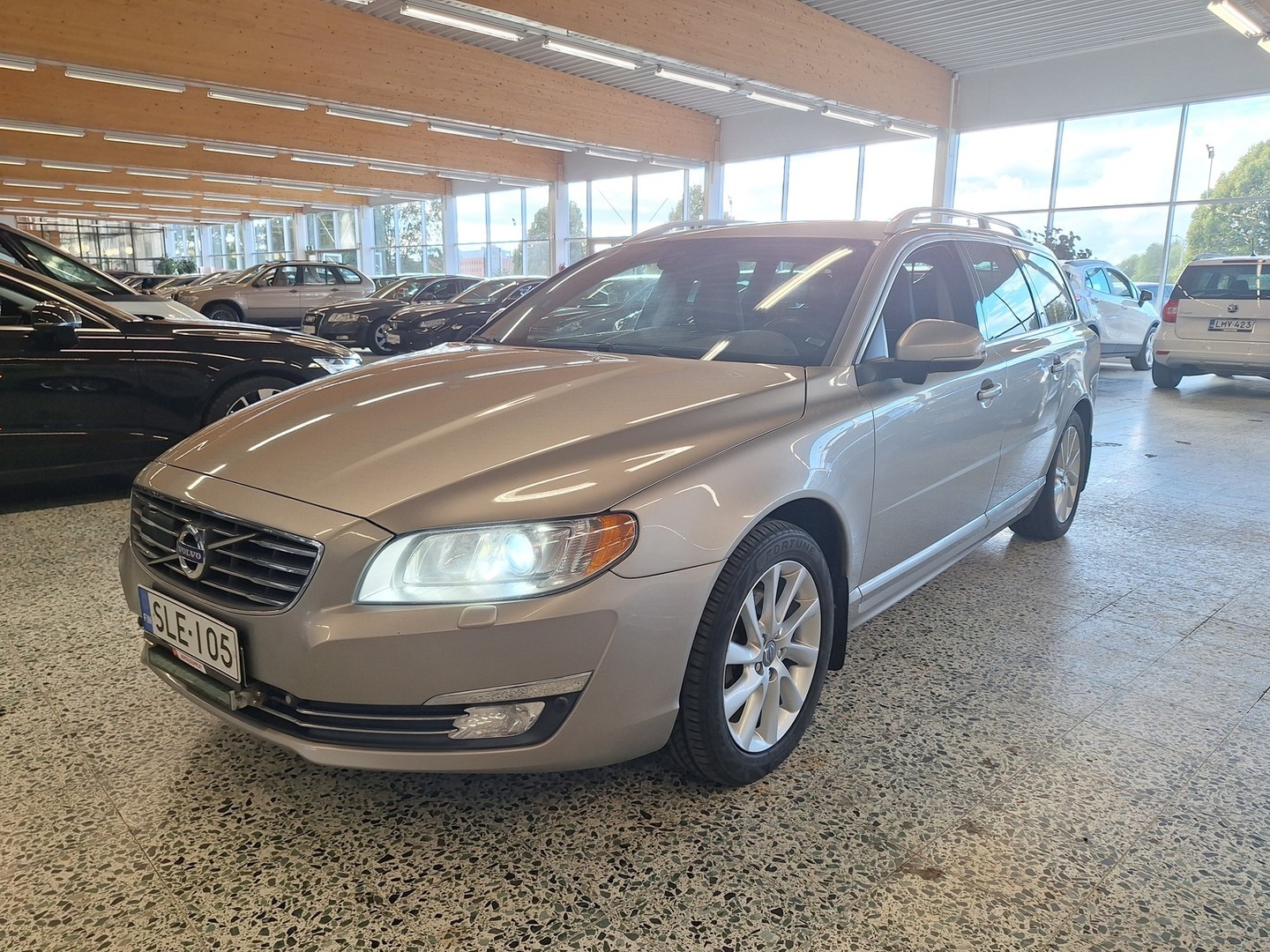 VOLVO V70 2014