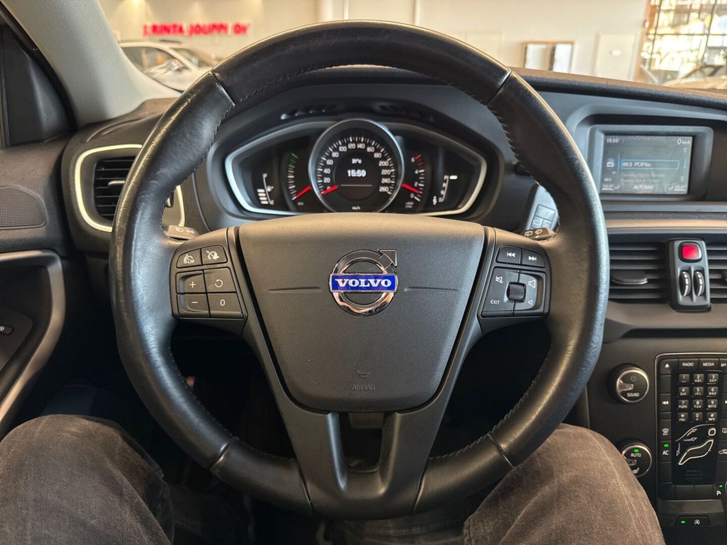 VOLVO V40 15