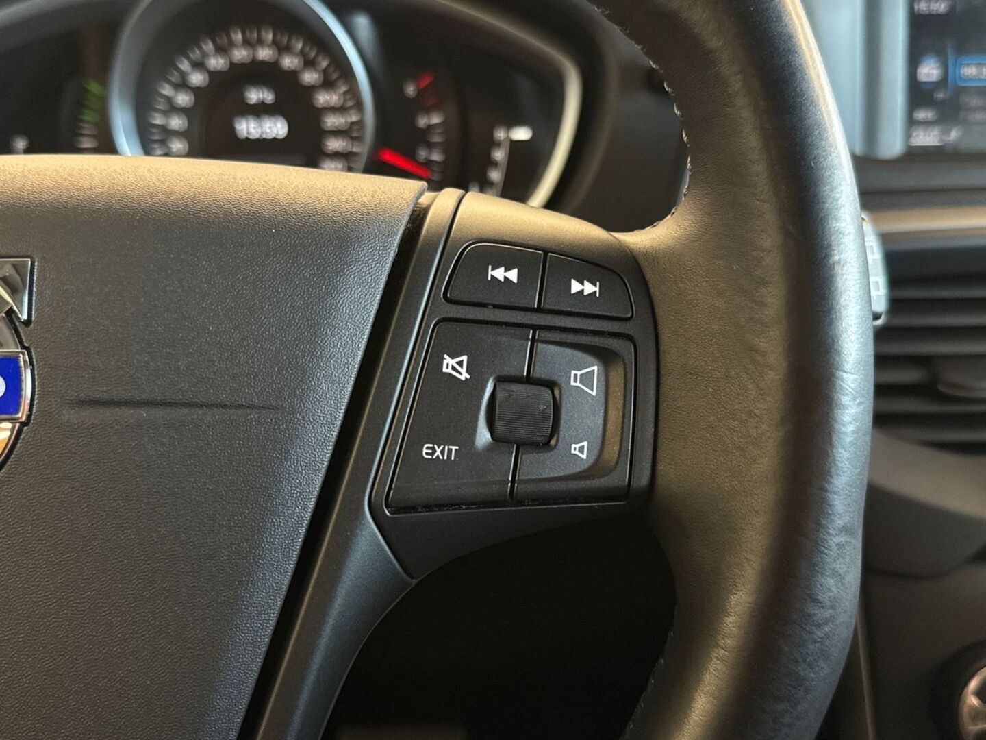 VOLVO V40 18