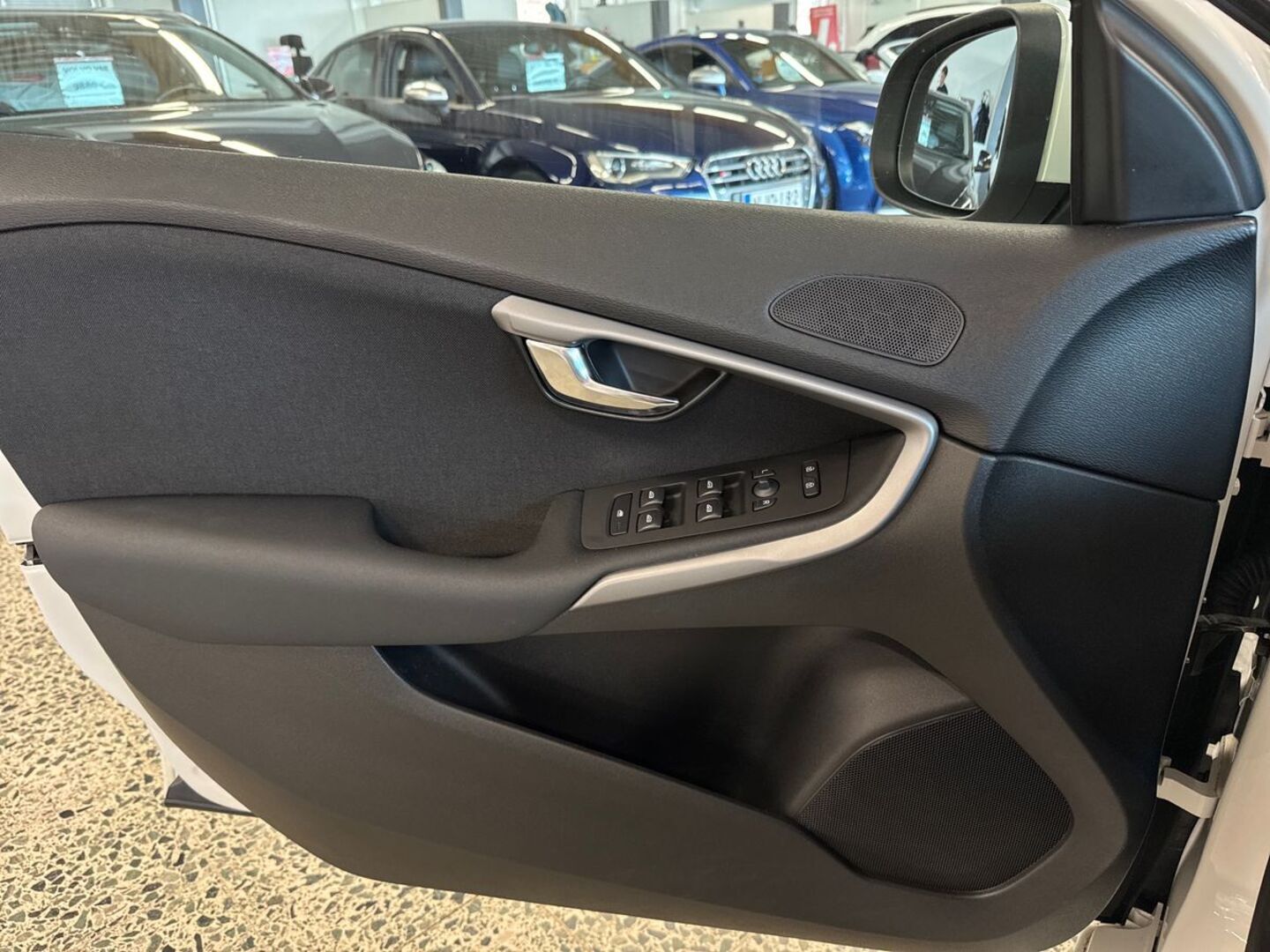 VOLVO V40 21