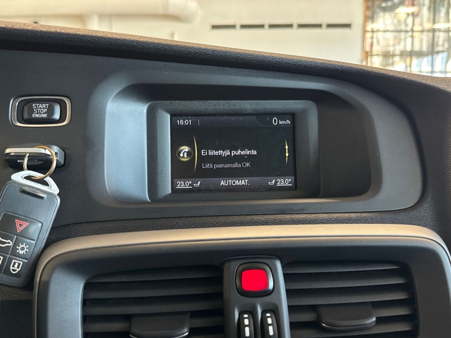 VOLVO V40 26