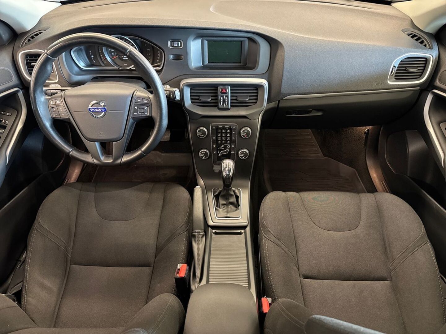 VOLVO V40 27