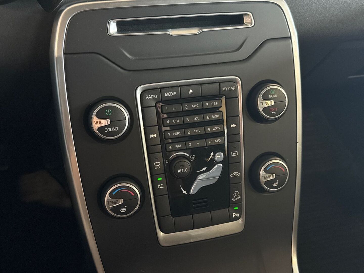 VOLVO XC70 2014
