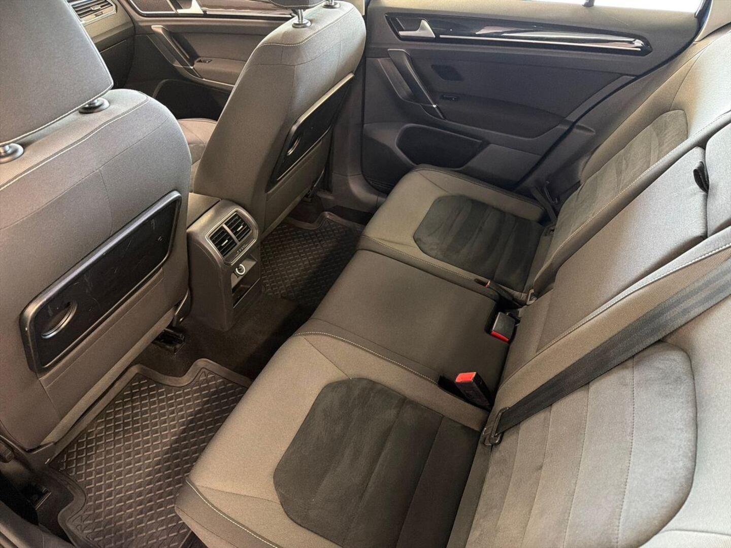 VOLKSWAGEN Golf Sportsvan 2015