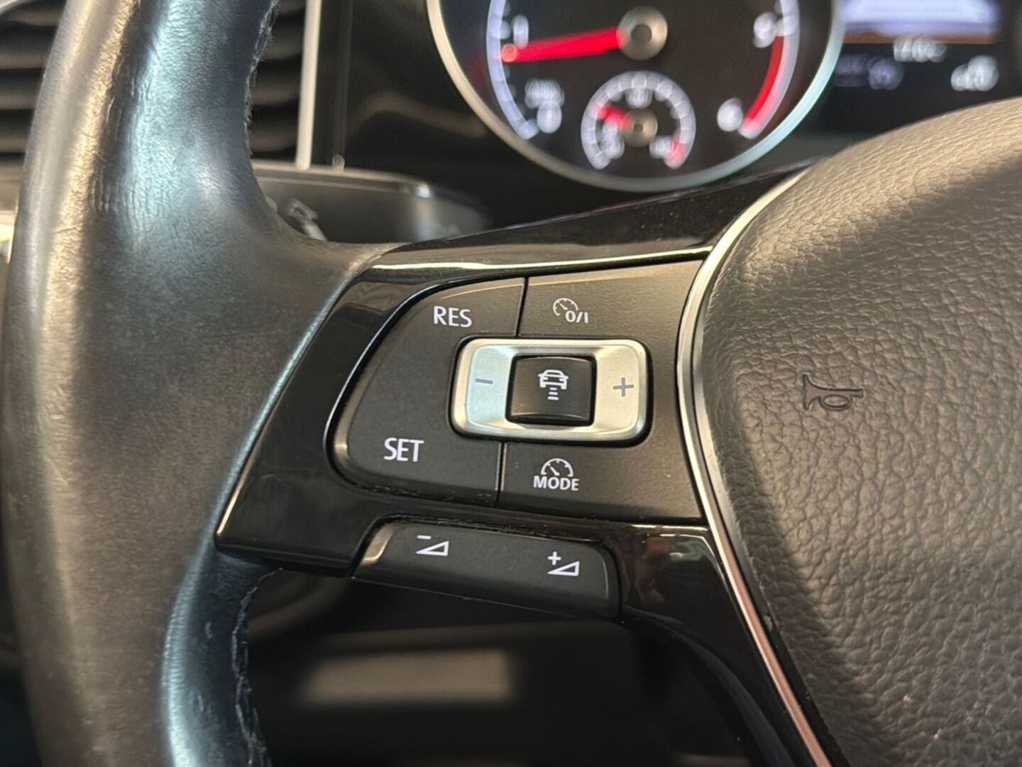 VOLKSWAGEN Golf Sportsvan 2015