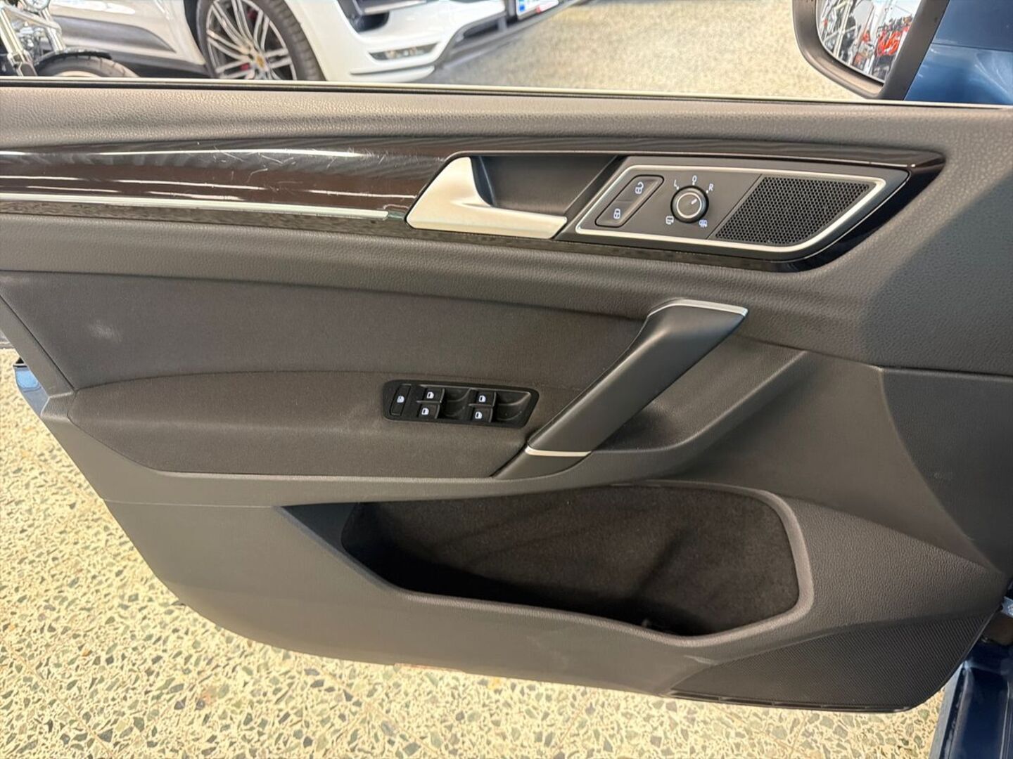 VOLKSWAGEN Golf Sportsvan 2015