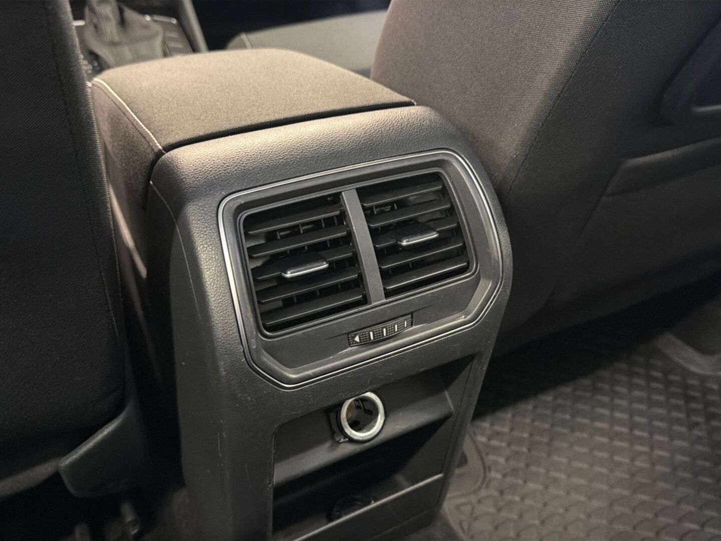 VOLKSWAGEN Golf Sportsvan 2015