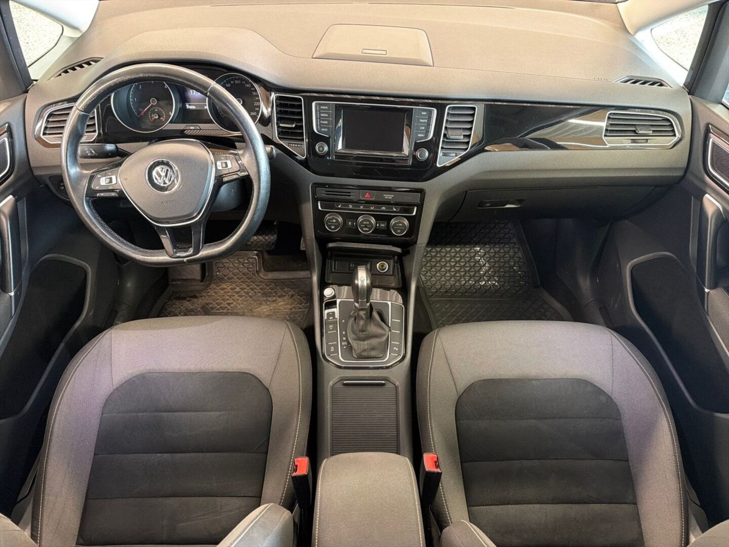 VOLKSWAGEN Golf Sportsvan 2015
