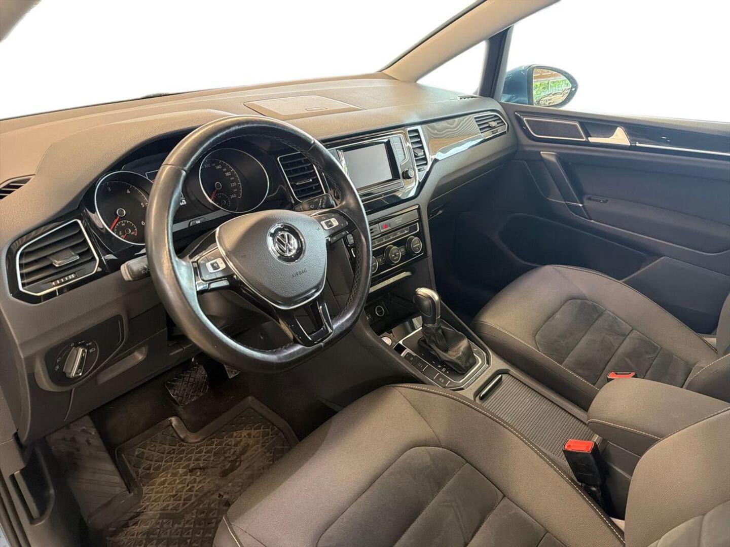VOLKSWAGEN Golf Sportsvan 2015