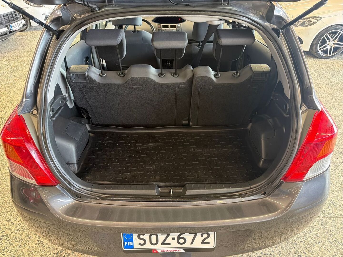 TOYOTA Yaris 2010