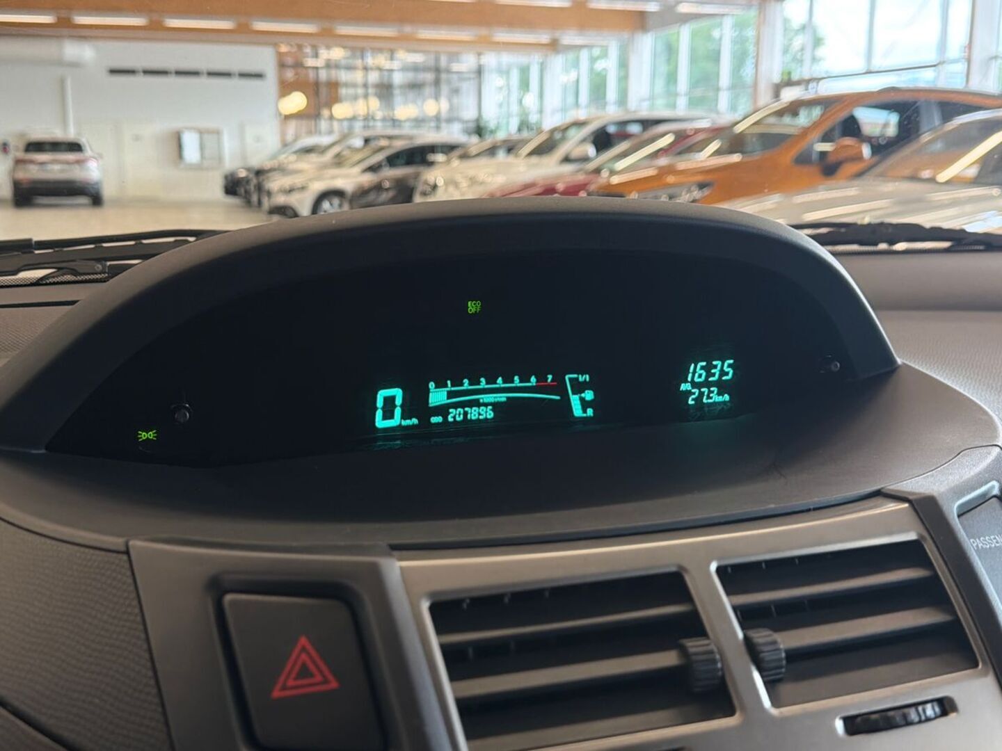 TOYOTA Yaris 2010