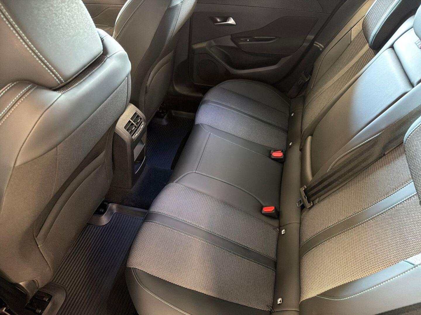 PEUGEOT 308 8