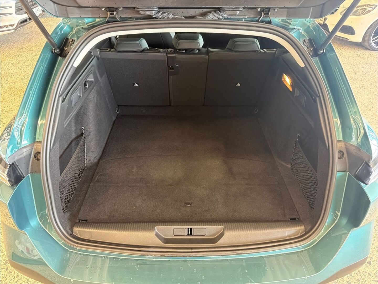 PEUGEOT 308 9