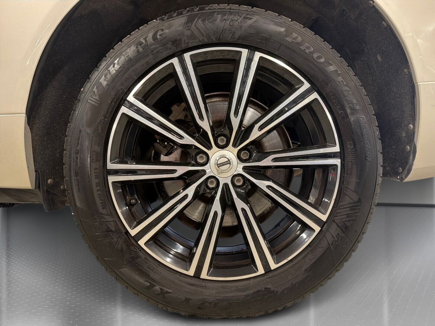 VOLVO XC60 2019
