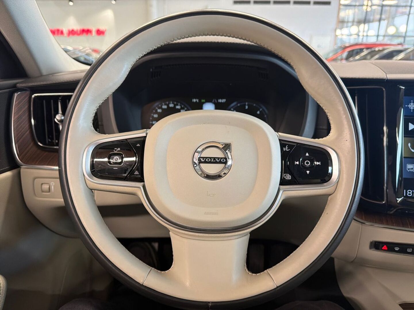 VOLVO XC60 2019