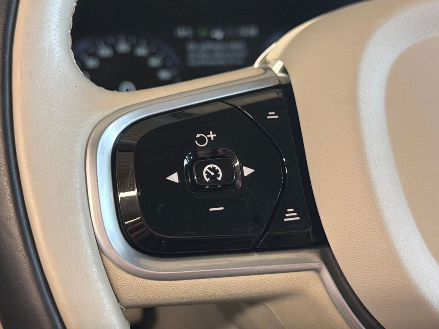 VOLVO XC60 2019