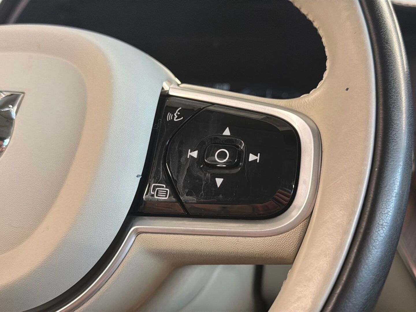 VOLVO XC60 2019