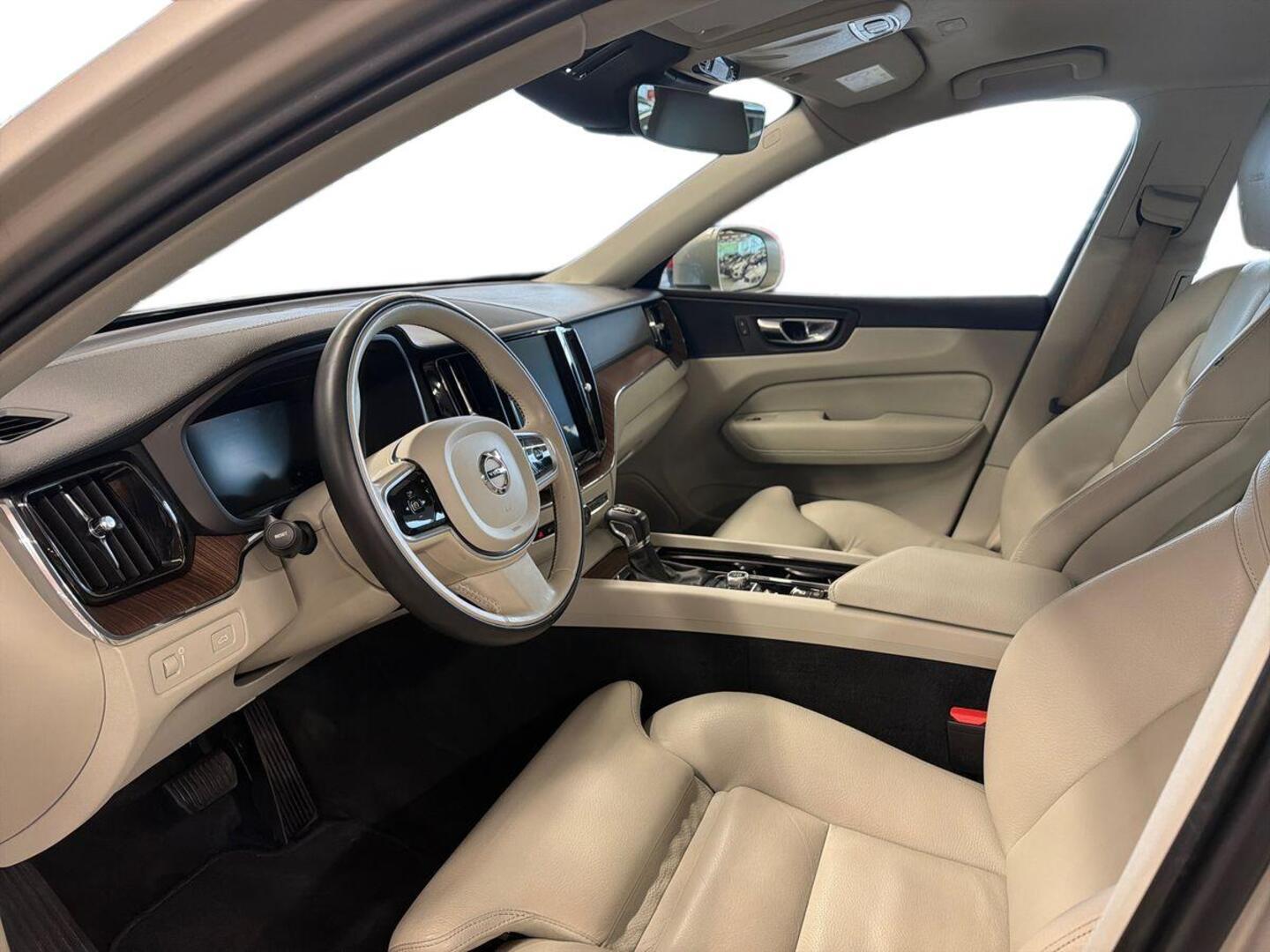 VOLVO XC60 2019