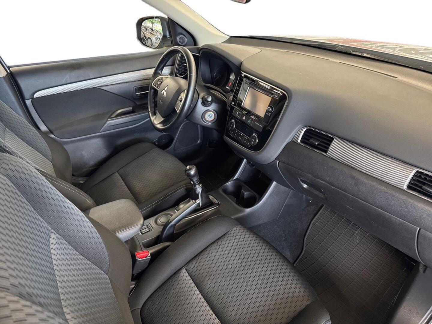 MITSUBISHI Outlander 2015