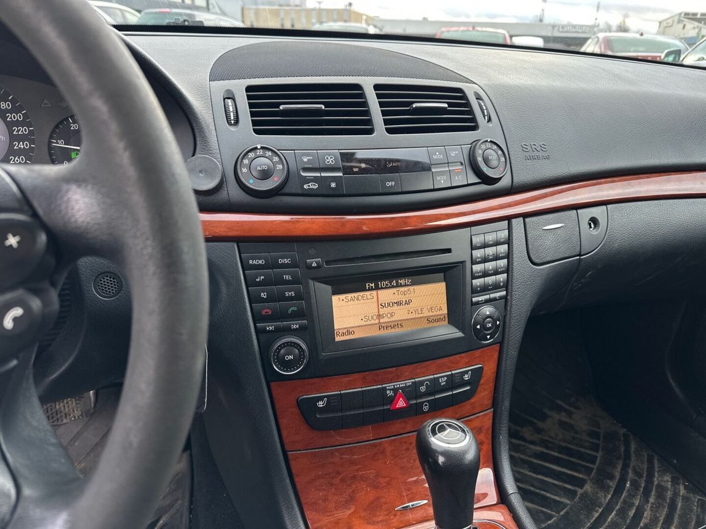 MERCEDES-BENZ E 2009