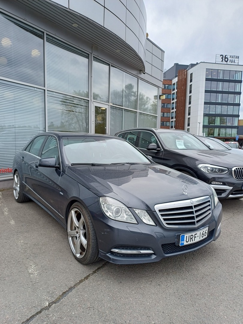 MERCEDES-BENZ E 2011