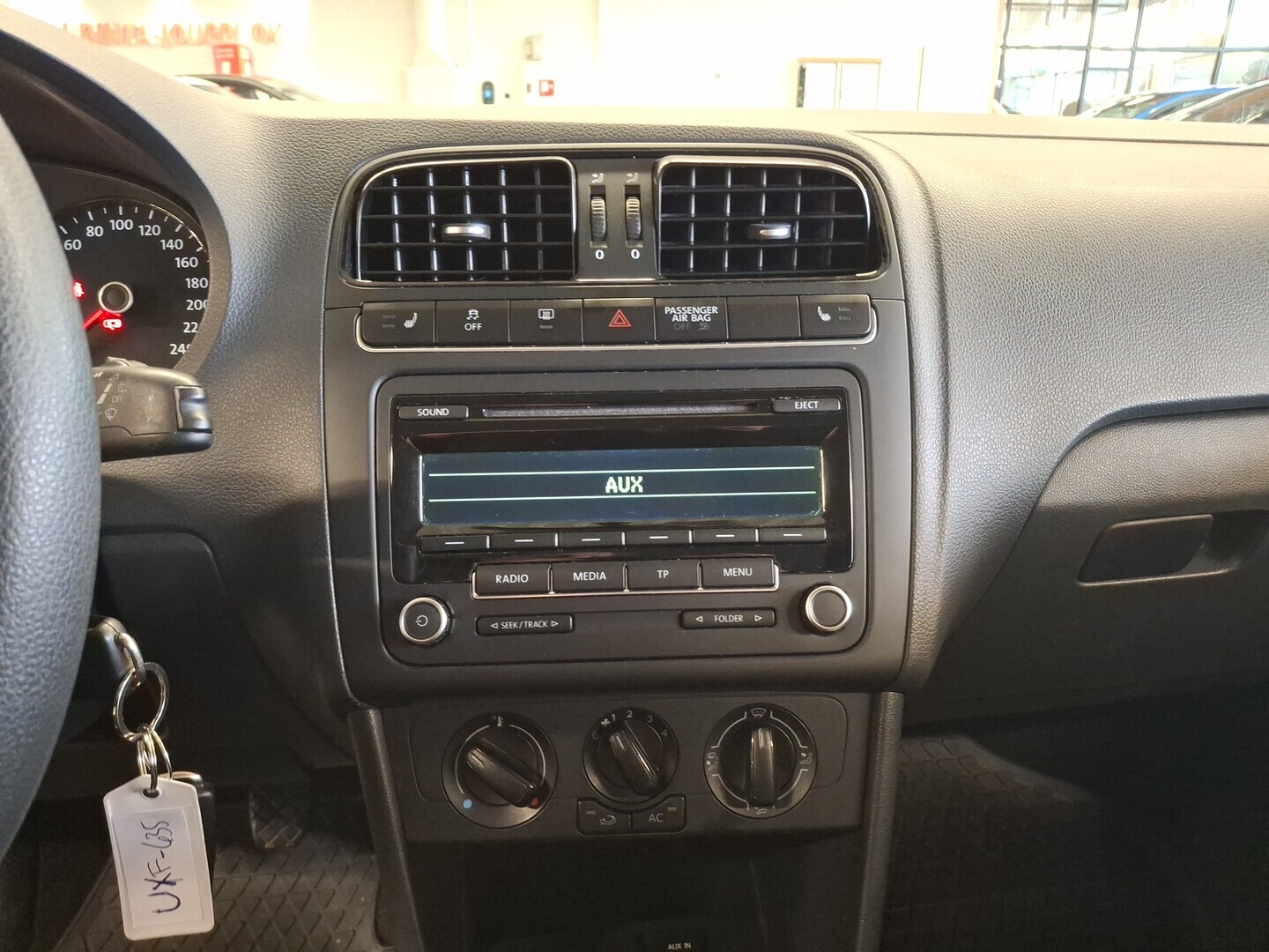 VOLKSWAGEN Polo 2014